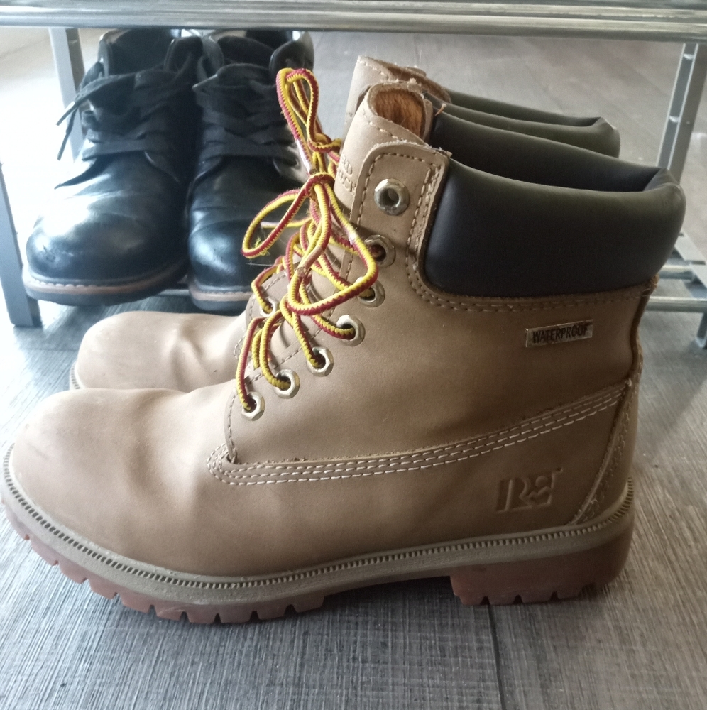 Rugged Outback Size 7.5 Ankle Boots